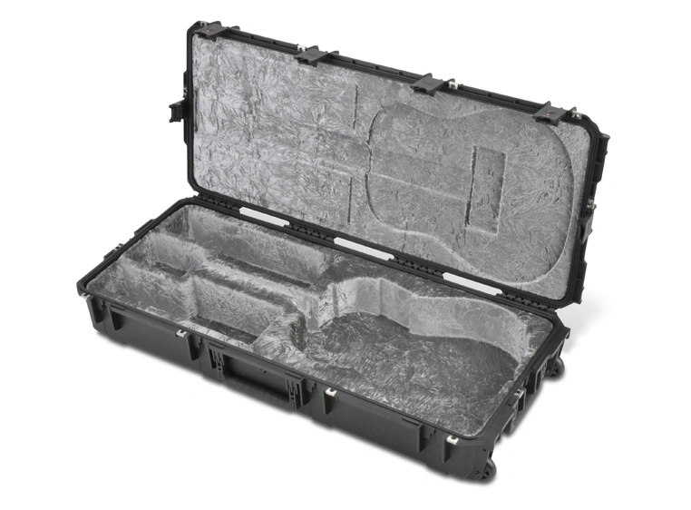SKB SKB-3I-4217-18 for 6- og 12-strengs akustiske gitarer 